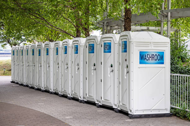 Porta potty delivery and setup in Villa Grove, IL